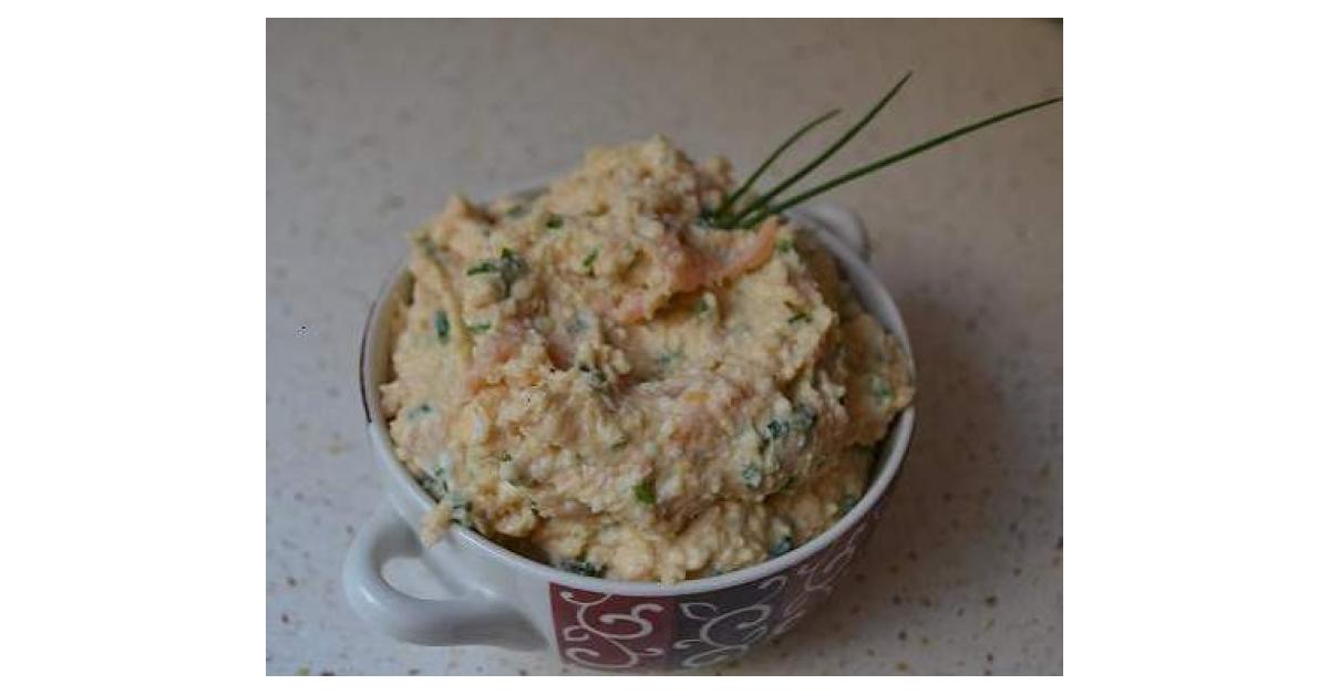 Pasta jajeczna z łosośiem wedzonym jest to przepis stworzony przez